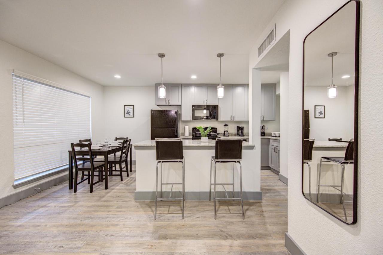 Trendy Midtown Apt, Walk To Shops & Sites, Pets Ok Houston Exterior photo