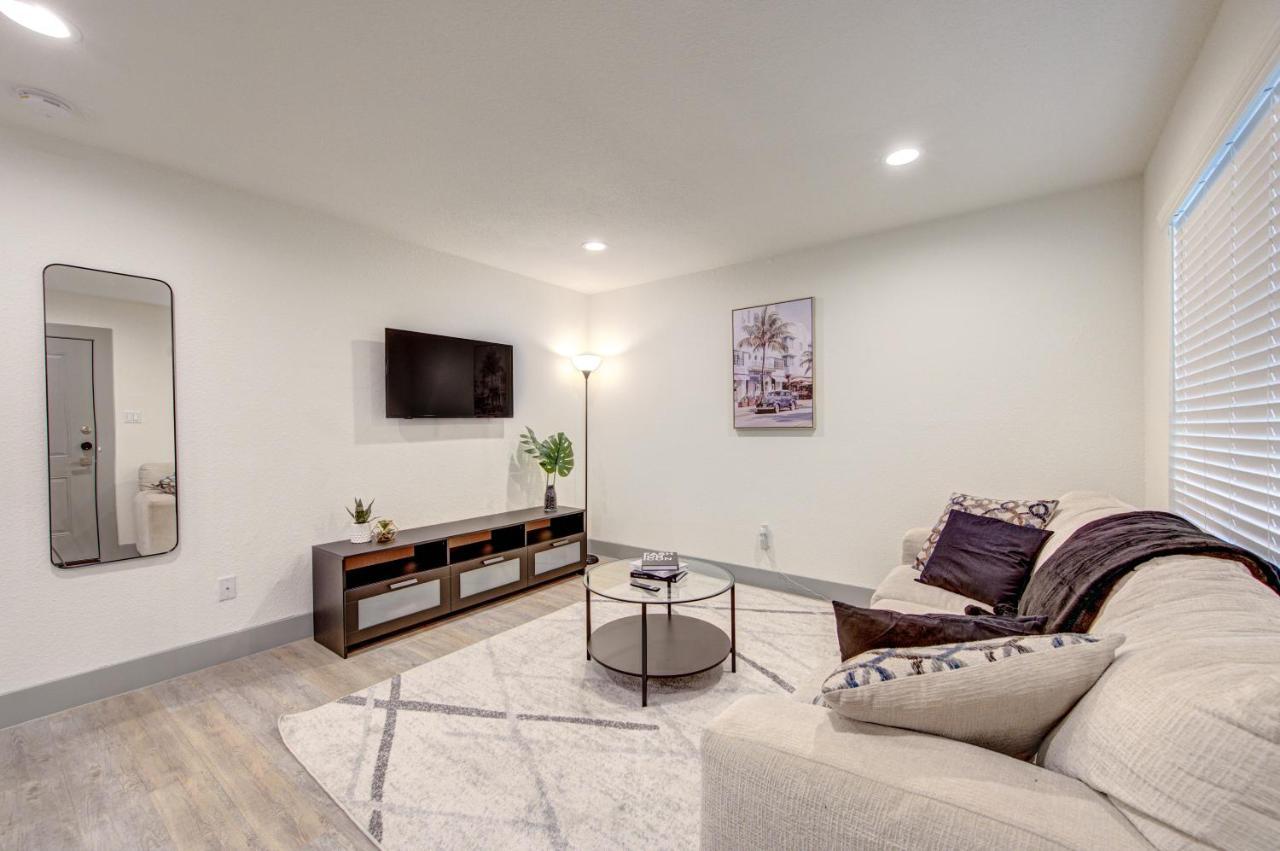 Trendy Midtown Apt, Walk To Shops & Sites, Pets Ok Houston Exterior photo