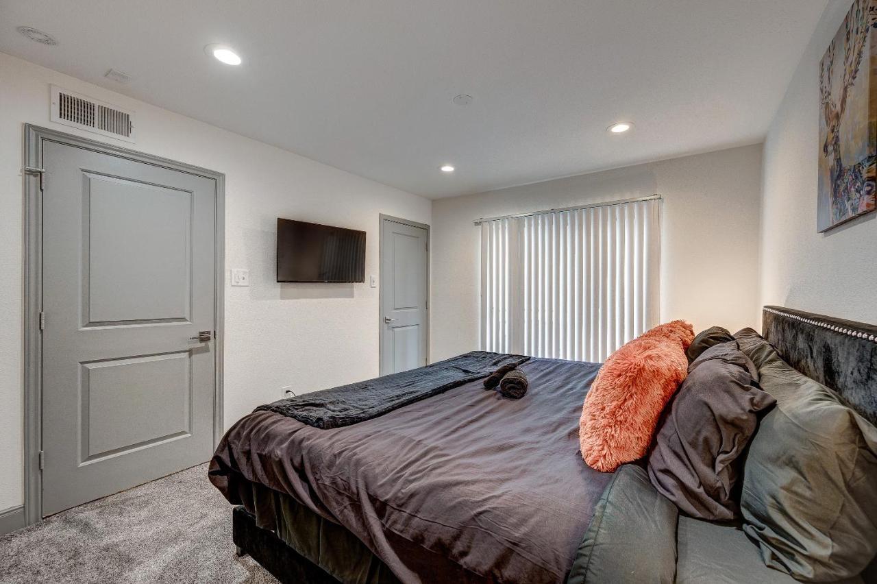 Trendy Midtown Apt, Walk To Shops & Sites, Pets Ok Houston Exterior photo