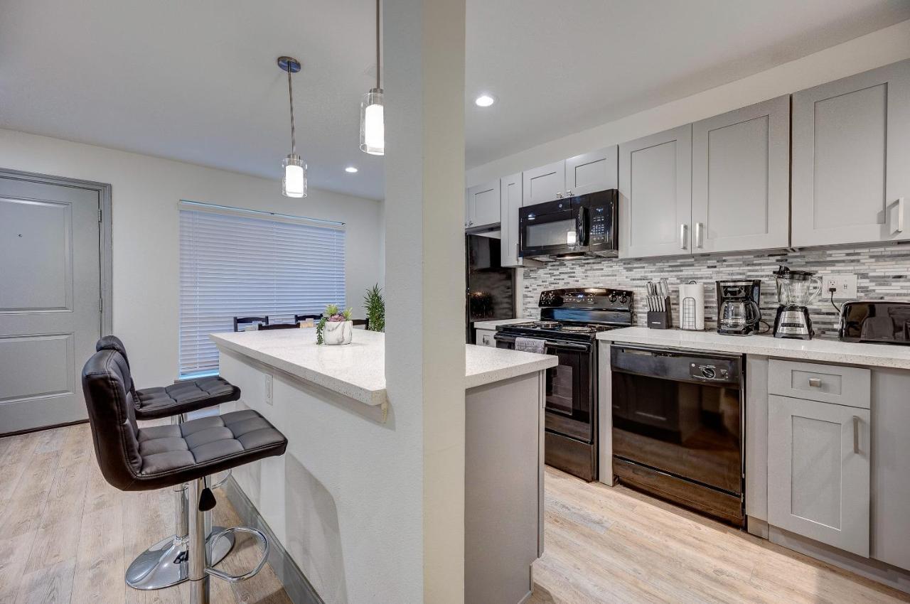 Trendy Midtown Apt, Walk To Shops & Sites, Pets Ok Houston Exterior photo