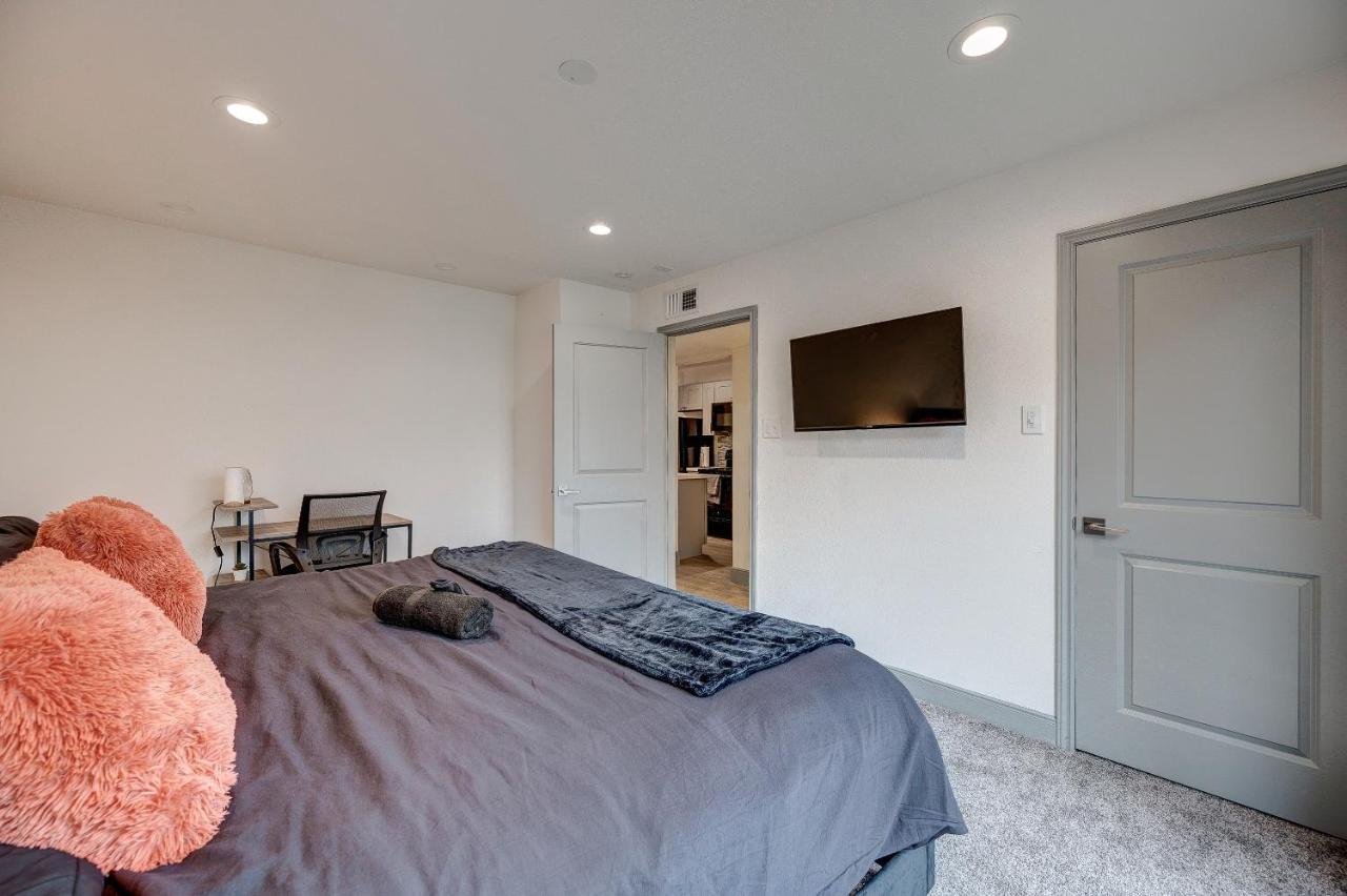 Trendy Midtown Apt, Walk To Shops & Sites, Pets Ok Houston Exterior photo