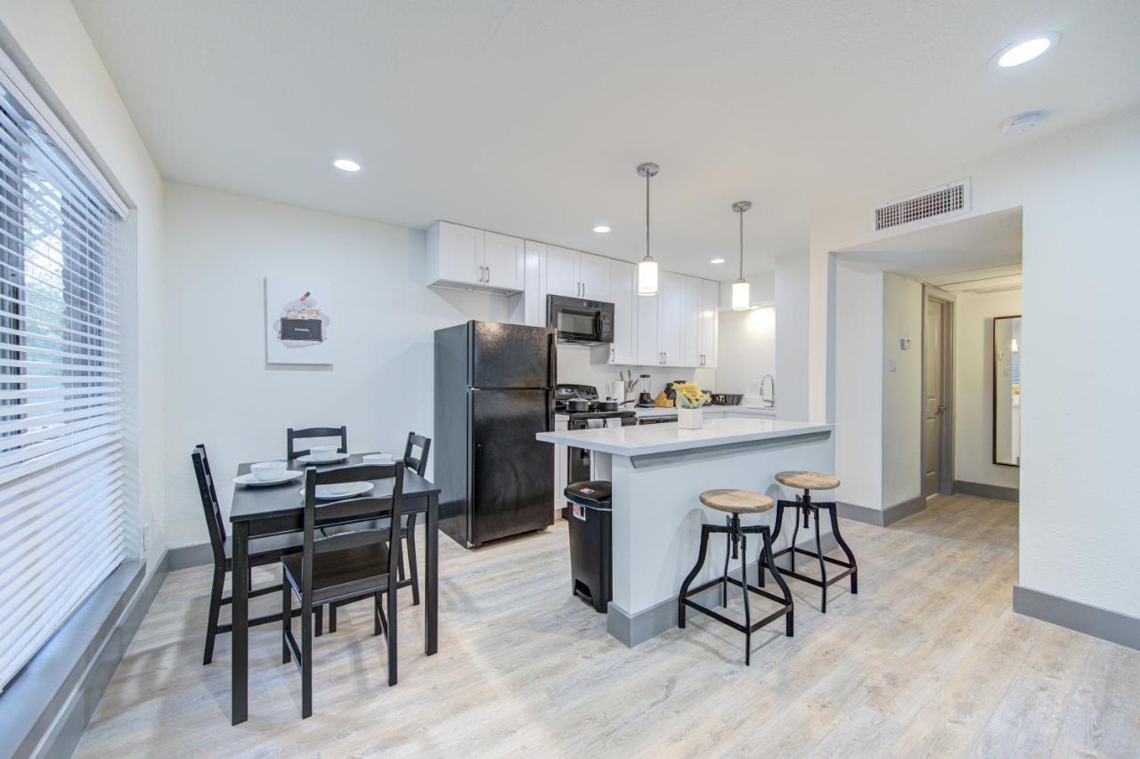 Trendy Midtown Apt, Walk To Shops & Sites, Pets Ok Houston Exterior photo