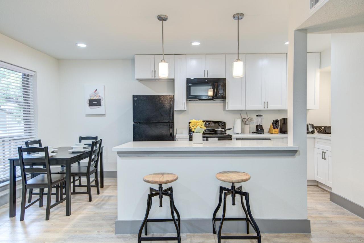 Trendy Midtown Apt, Walk To Shops & Sites, Pets Ok Houston Exterior photo